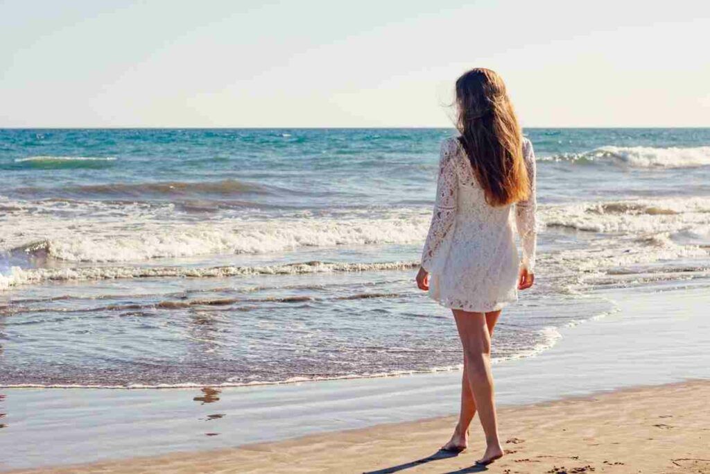 été femme plage